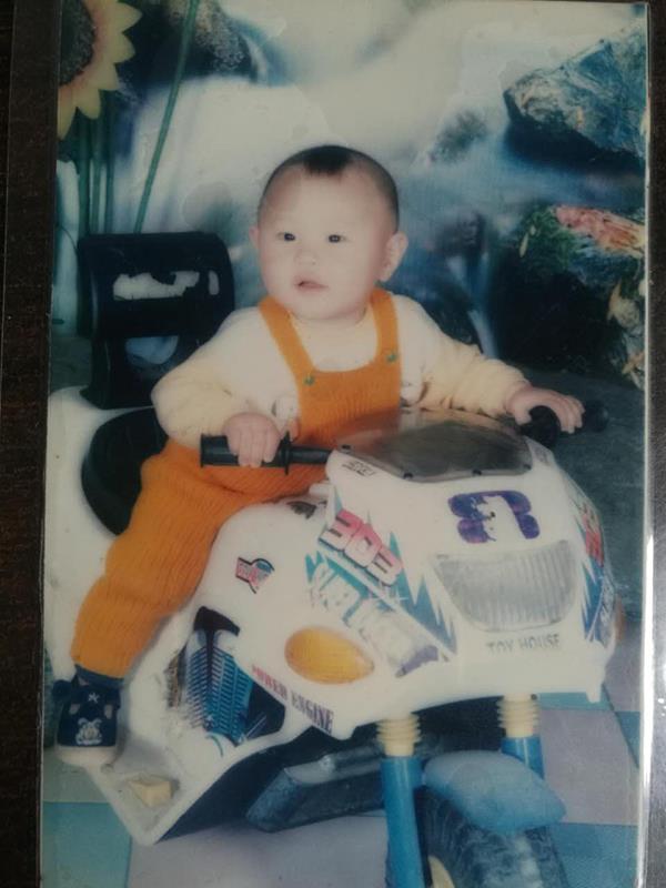 申聪一岁前的照片。 受访者 供图