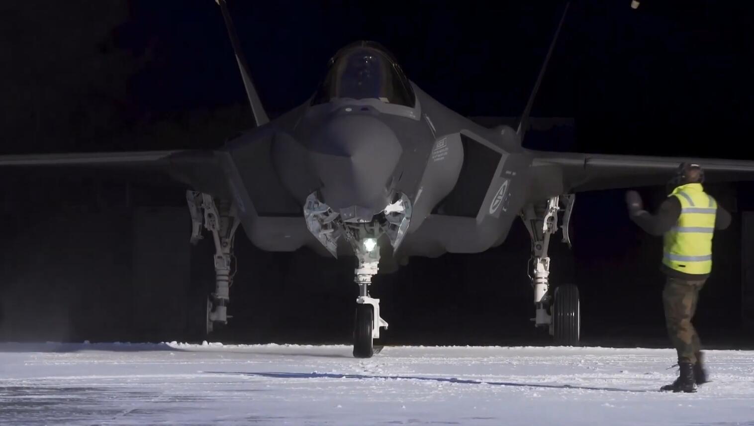 北约多国接力拦截俄军反潜机 罕见动用F-35战机