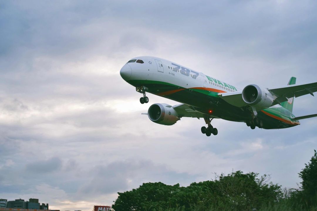疫情重创航空业,机票惊现0.3折“白菜价”