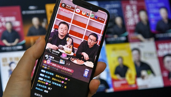 边跑步边叫卖,带货一哥罗永浩把健身产品带进