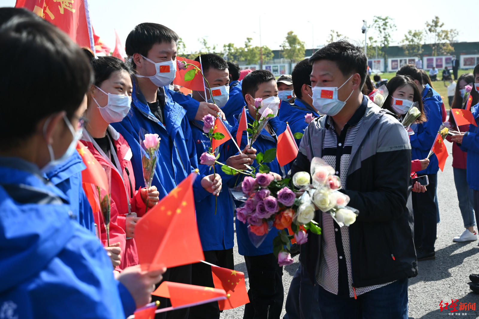 ↑4月15日,雷神山医院休舱典礼现场
