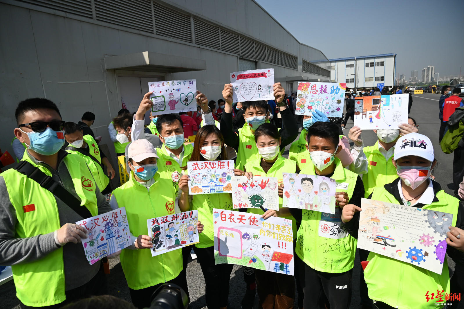 ↑4月15日,雷神山医院休舱典礼现场