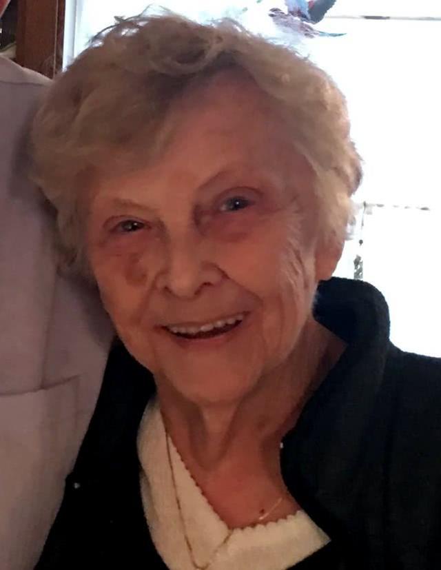 有人举报后警方搜查美国小镇养老院 发现17具尸