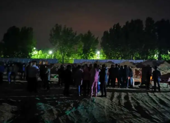 小区土方现4具儿童尸体：系刑事案件 更多细节披