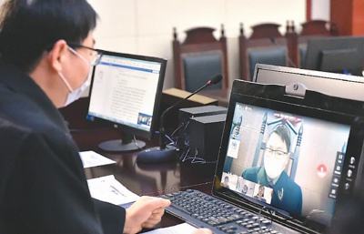 图为2月18日，安徽省铜陵市中级人民法院利用“云上法庭”智能庭审支撑系统，公开开庭审理案件。洪 伟摄（人民视觉）