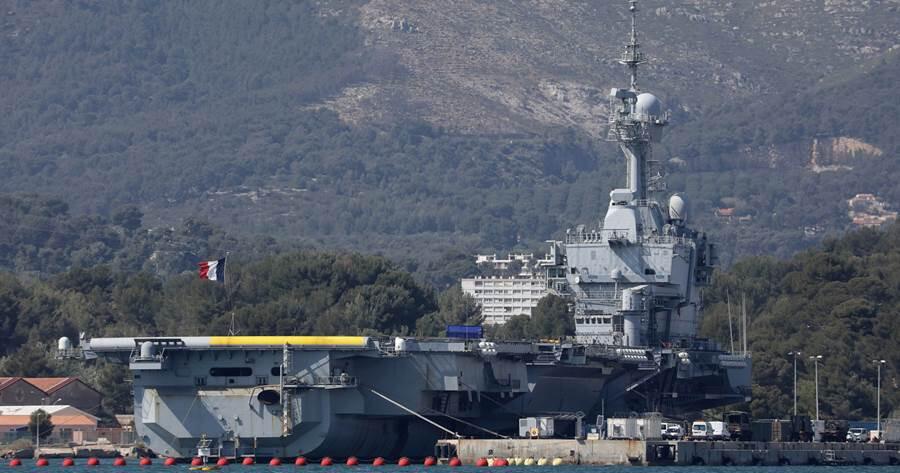 法国航母超1000人确诊 比美国航母严重得多