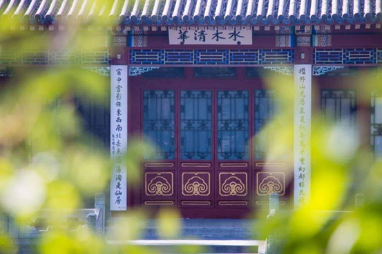 『恰如清华园工字厅内对联所书』 槛外山光,历春夏秋冬, 万千变幻,都