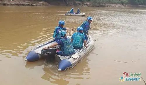 图为救援现场