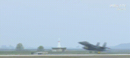 美军多次向半岛出动侦察机后 又与韩国联合空演