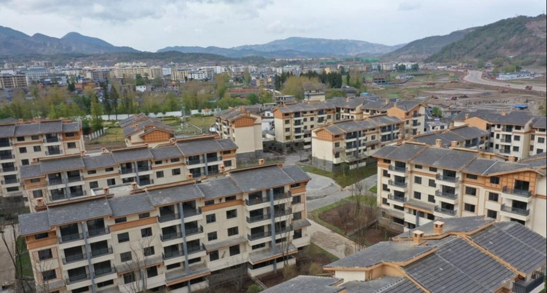 四川最大异地扶贫搬迁安置点选房 “悬崖村”将