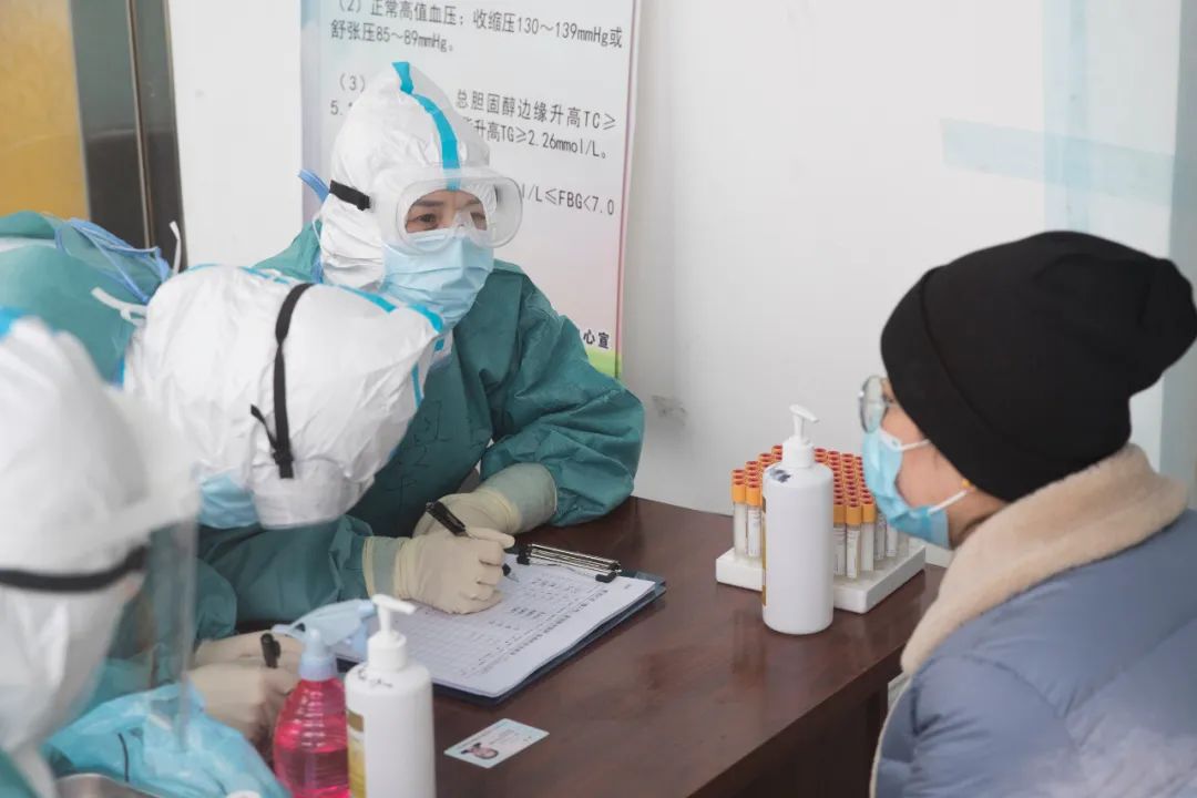 300多人航班至少106人确诊，飞向绥芬河的SU1700