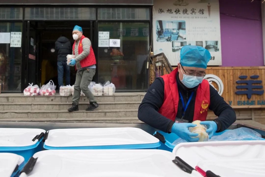 300多人航班至少106人确诊，飞向绥芬河的SU1700