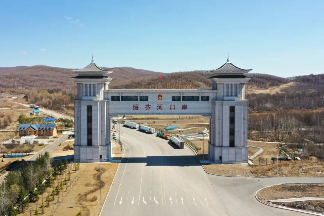 300多人航班至少106人确诊，飞向绥芬河的SU1700