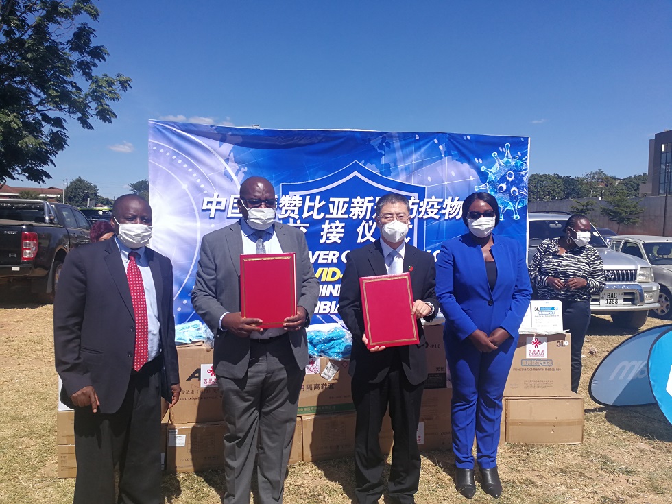 中国政府正式向赞比亚交付首批援赞抗疫物资