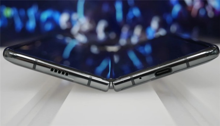 三星Galaxy Fold 2配7.7英寸挖孔屏，起售价更低