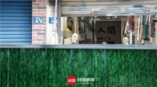 预备开门的店肆