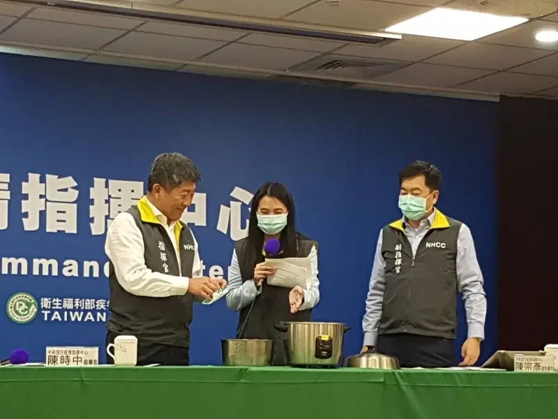 陈时中树模电锅干蒸口罩(图源:台湾《团结报》)