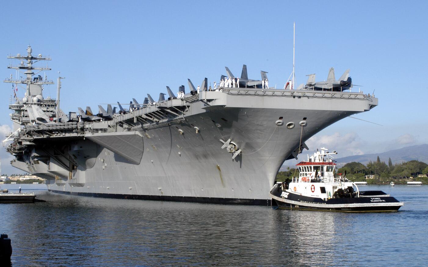 美尼米兹号航母准备＂带病出征＂ 舰员用T恤自制