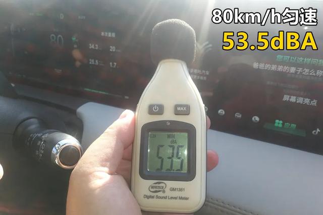 Lab测试:哪吒U的驾驶感觉就像玩游戏,操控不错,刹车是短板