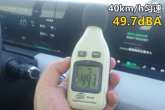 Lab测试:哪吒U的驾驶感觉就像玩游戏,操控不错,刹车是短板