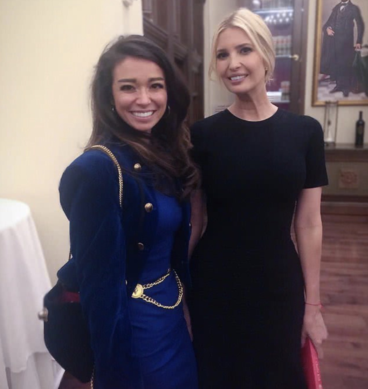 cnnCNN手撕OAN：罔顾事实、爱好阴谋论，这就是特朗普最爱的媒体？