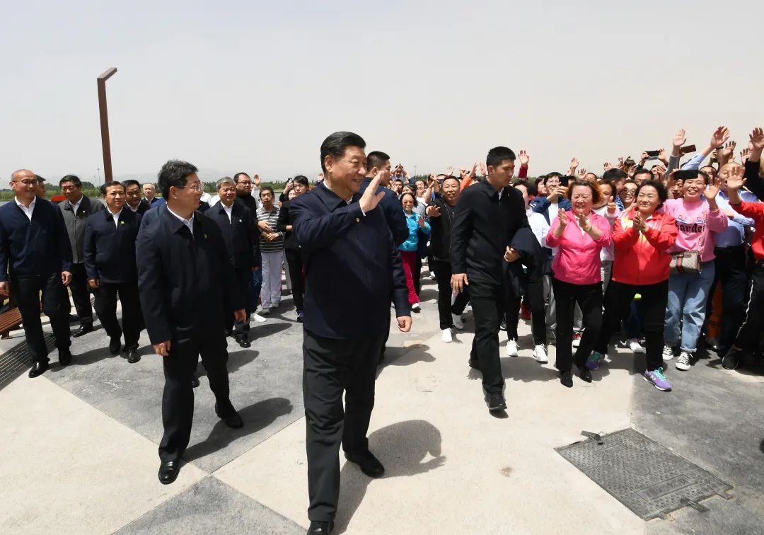↑2020年5月12日,中共中心总书记、国度主席、中心军委主席习近平在太原观察调研。这是习近平在汾河太原城区晋阳桥段向市民挥手请安。新华社记者 谢环驰 摄