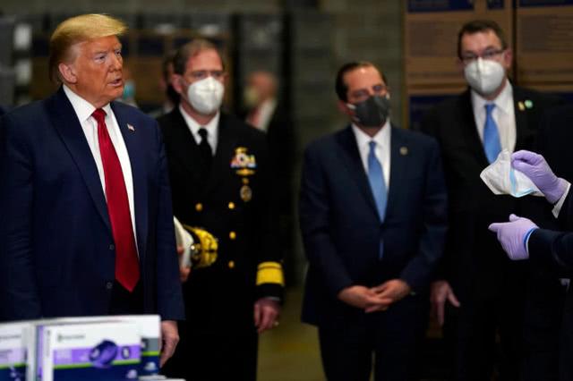 特朗普：医护人员“奔向死亡”是“美好的”