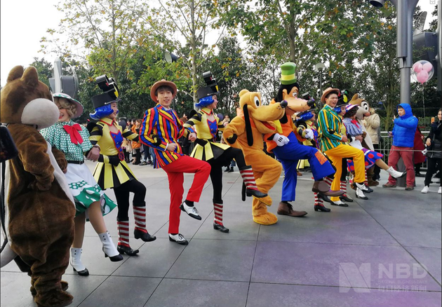 107天后按下重启键 危机下的自救：上海迪士尼喜