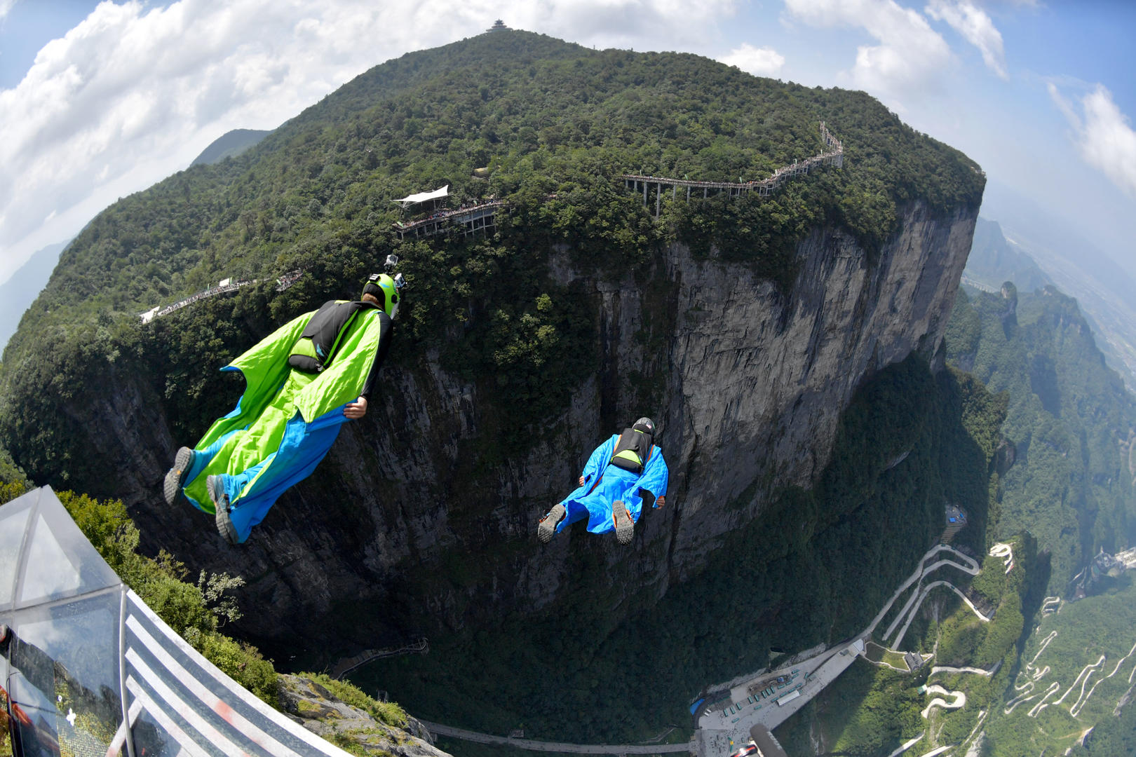 女大学生参与翼装飞行失联 朋友：她水平国内女生前5