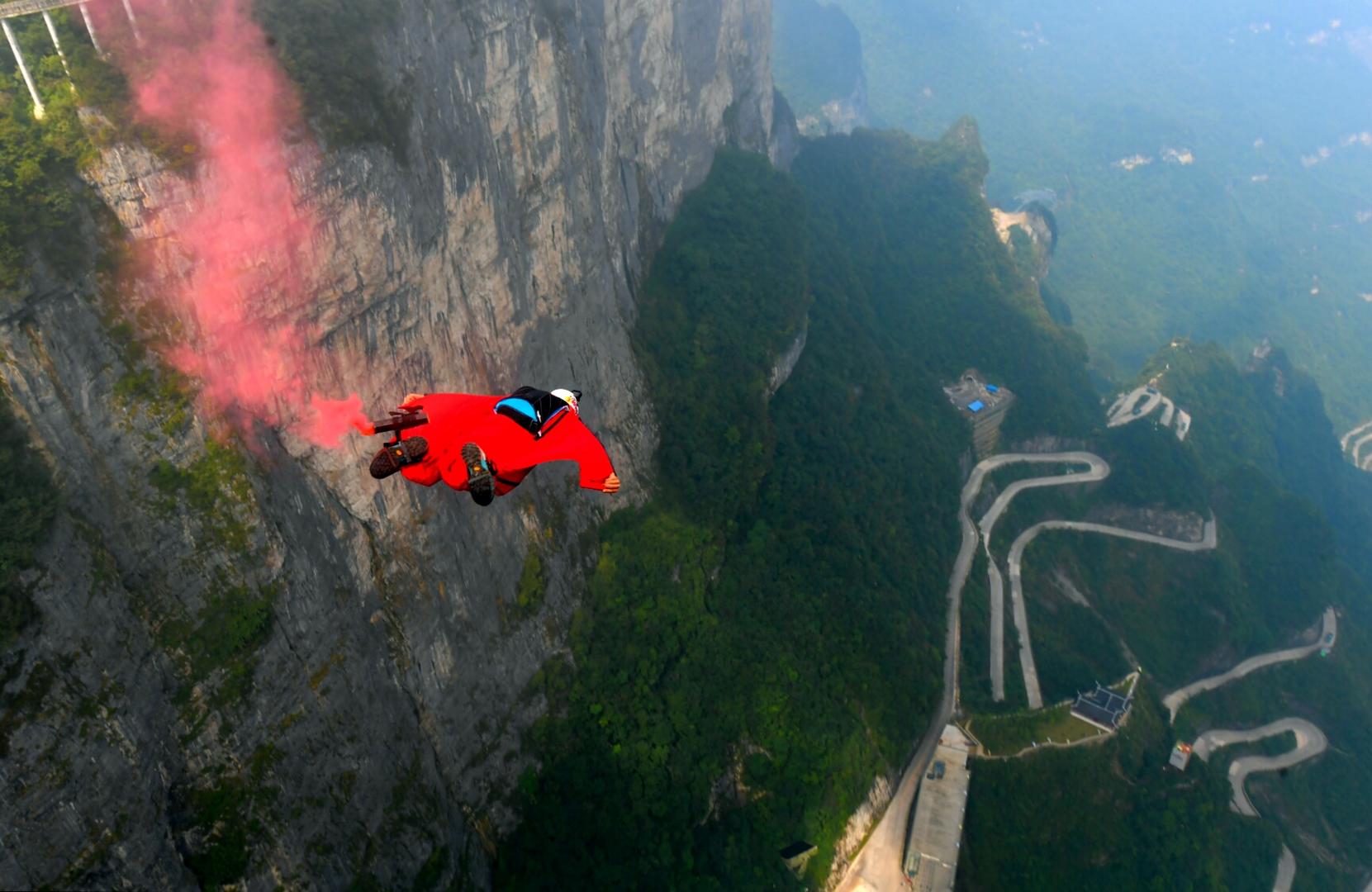 女大学生参与翼装飞行失联 朋友：她水平国内女生前5