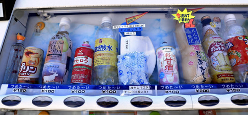 日本自动售货机开卖冰口罩 一天卖400只