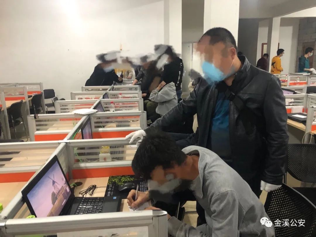 (图为抓捕现场)
