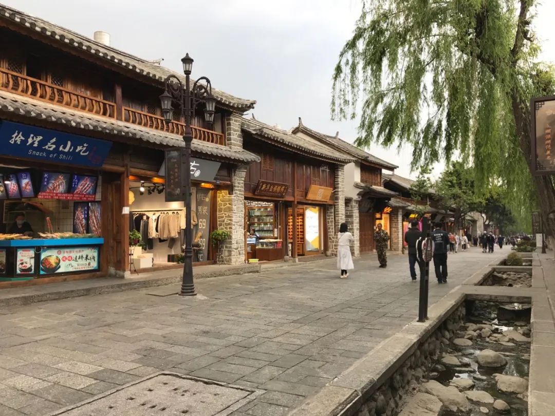 当前的大理古城,旅客稀少。图/豆子