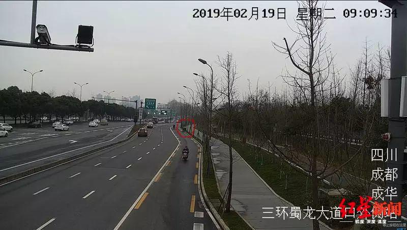 男子连上24时班后撞路坎身亡 家属向单位索赔43万