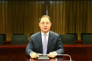 现代投资董事长_董事长办公室图片