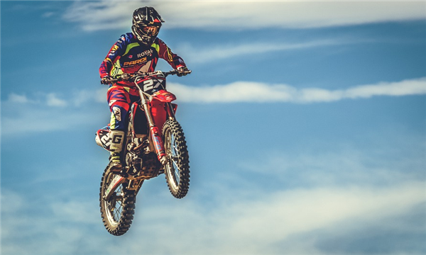 公安部明确6月1日起骑电动车不戴头盔暂不处罚