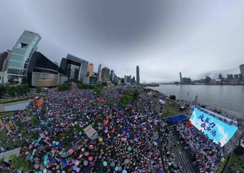 △香港社会各界举办“反暴力、救香港”大聚会