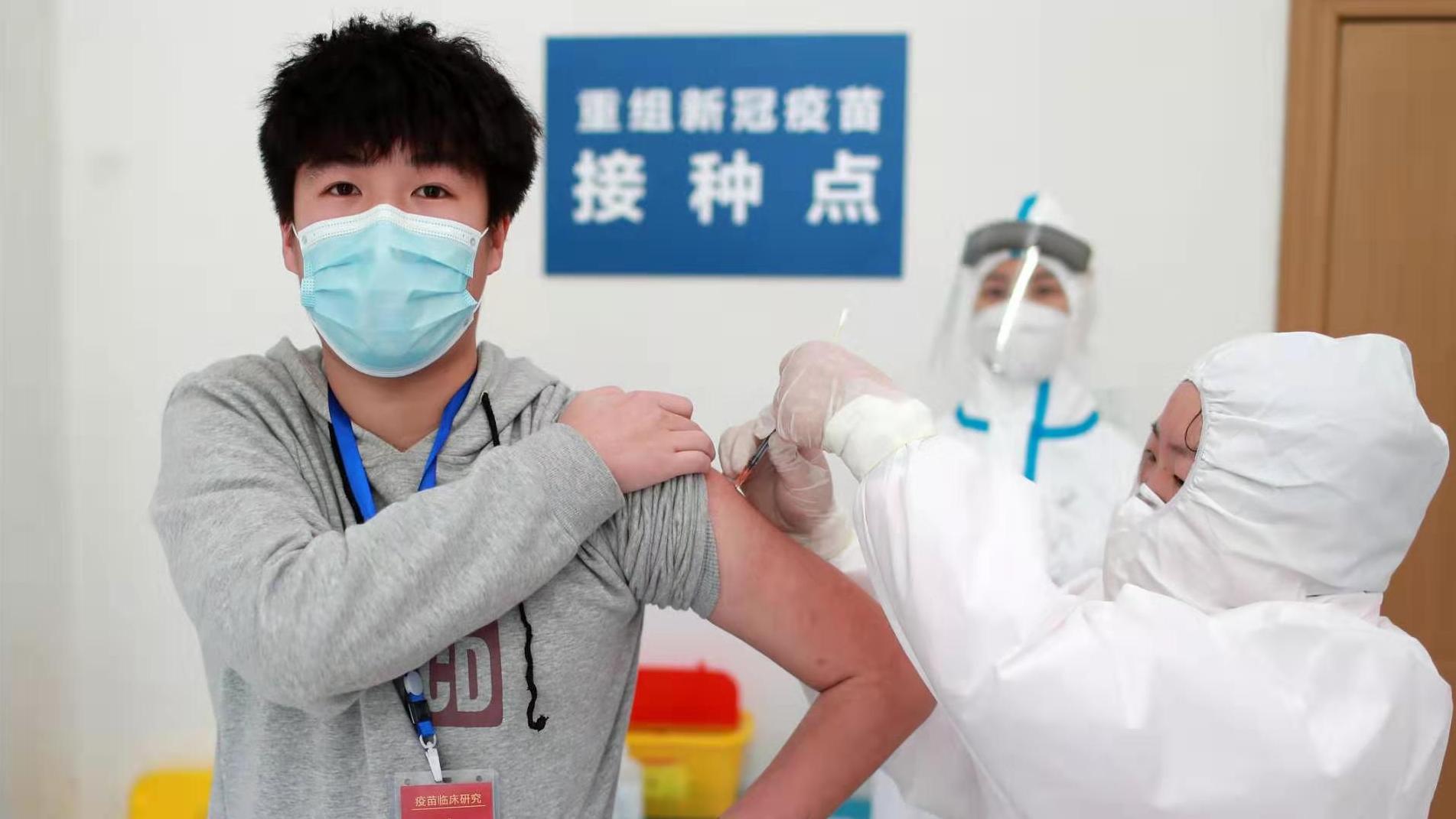 △武汉自愿者接种重组新冠病毒疫苗Ⅱ期临床实行(图片泉源:人民视觉)