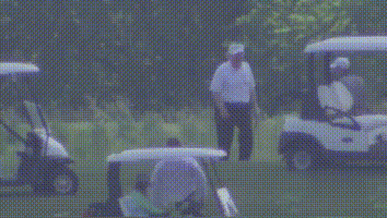 美国新冠肺炎死亡病例近10万 特朗普又打起高尔