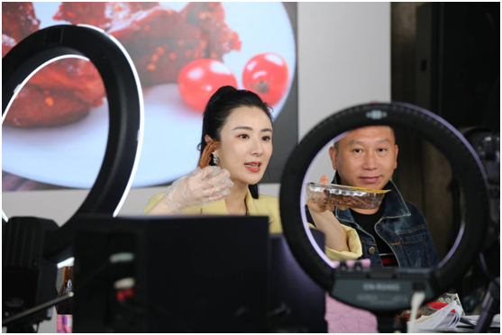 周黑鸭董事长_周黑鸭logo图片