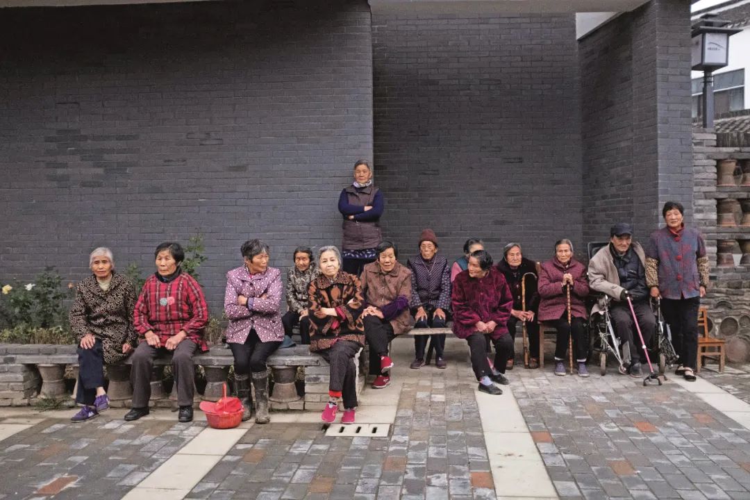 民法典（草案）在继承编中，完善了遗赠扶养协议制度，适当扩大了扶养人范围。这是对社会化家庭养老形式多样化的探索。图/视觉中国