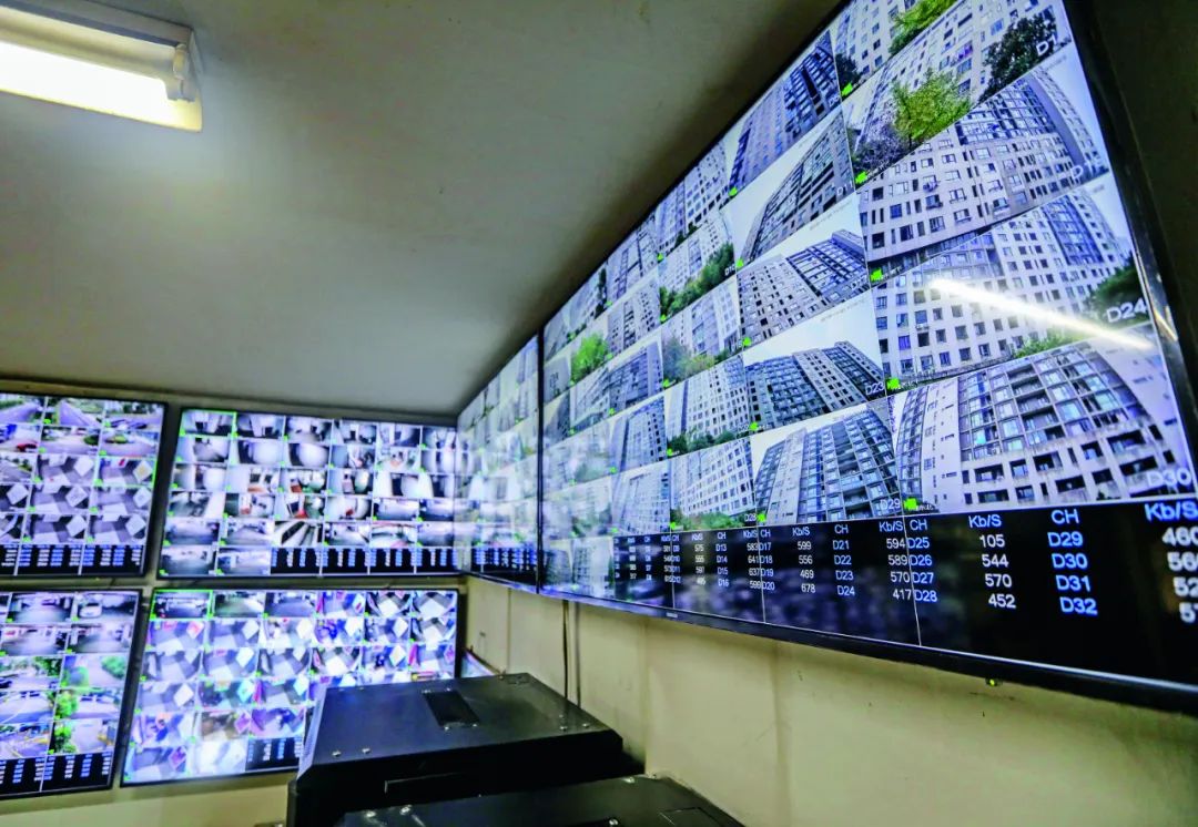 2019年11月，浙江宁波一小区安装了64个摄像头专门监控高空抛物。图/IC