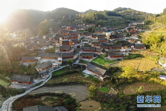 湖南省花垣县十八洞村(2019年10月29日摄,无人机照片)。新华社发(陈思汗 摄)