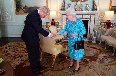 ▲英首相与伊丽莎白二世女王(资料图:路透社)