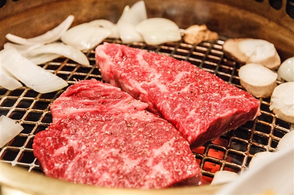 没人吃了 日本和牛价格暴跌3成：养一头牛亏6.9万