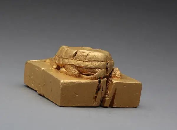 考古中出土的“蜀世子宝”金印。