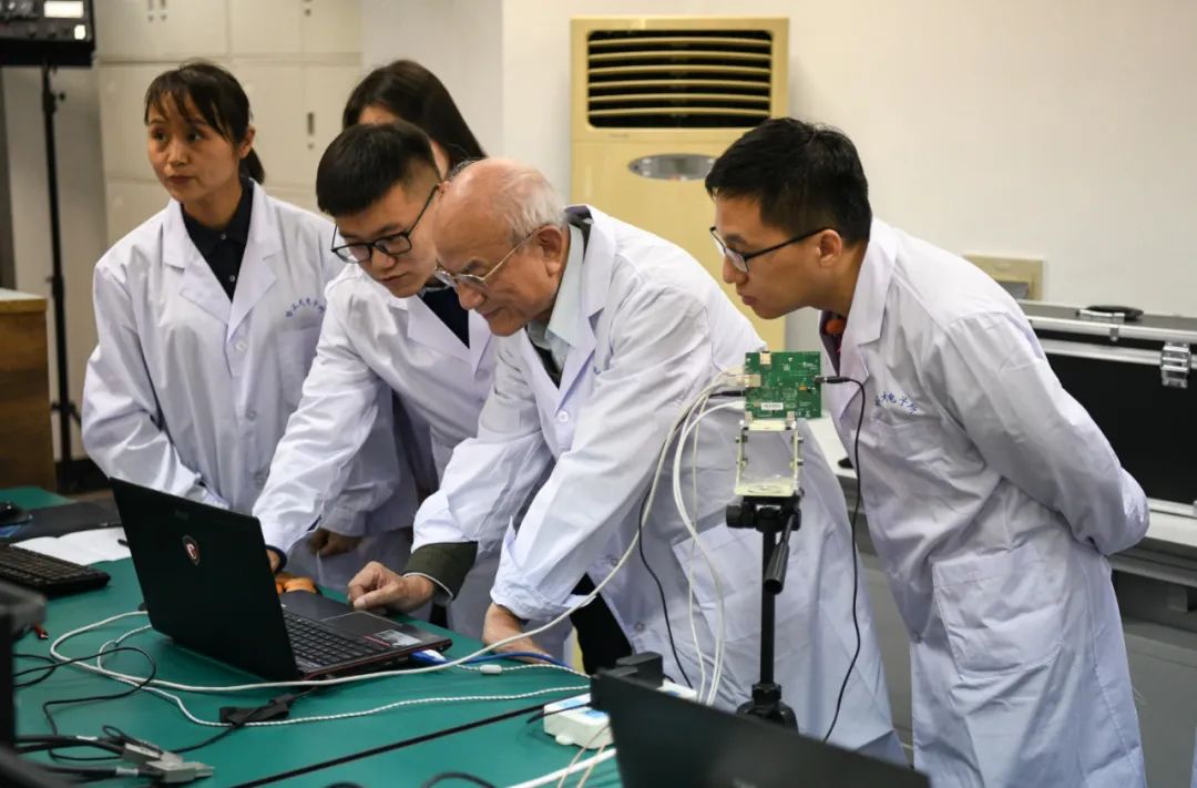 科技上的民族脊梁 ee6a-iufmpmp3464170.jpg