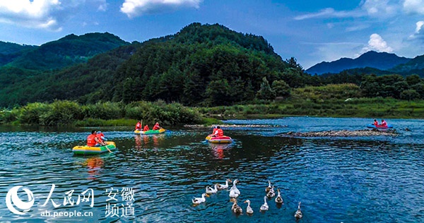 游客在岳西县毛畈村度假 岳西县委宣传部供图