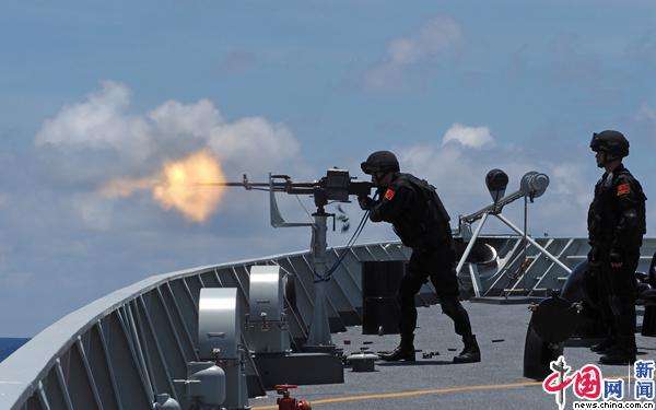 港媒：美舰闯南海后 中国海军在南沙进行实战化