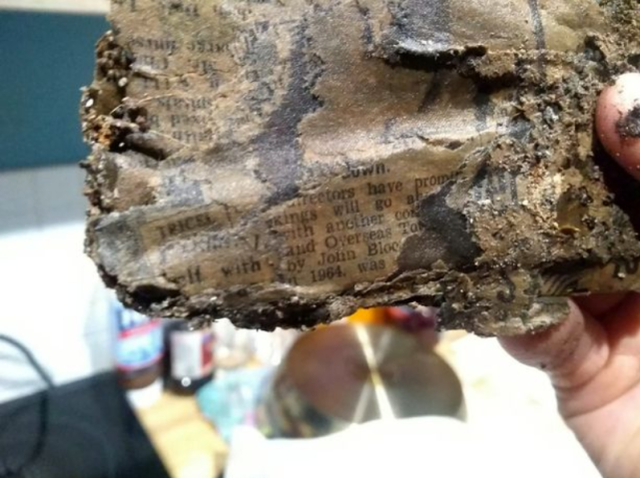 隔离中无聊凿墙 英国男子在自家发现百年前神秘